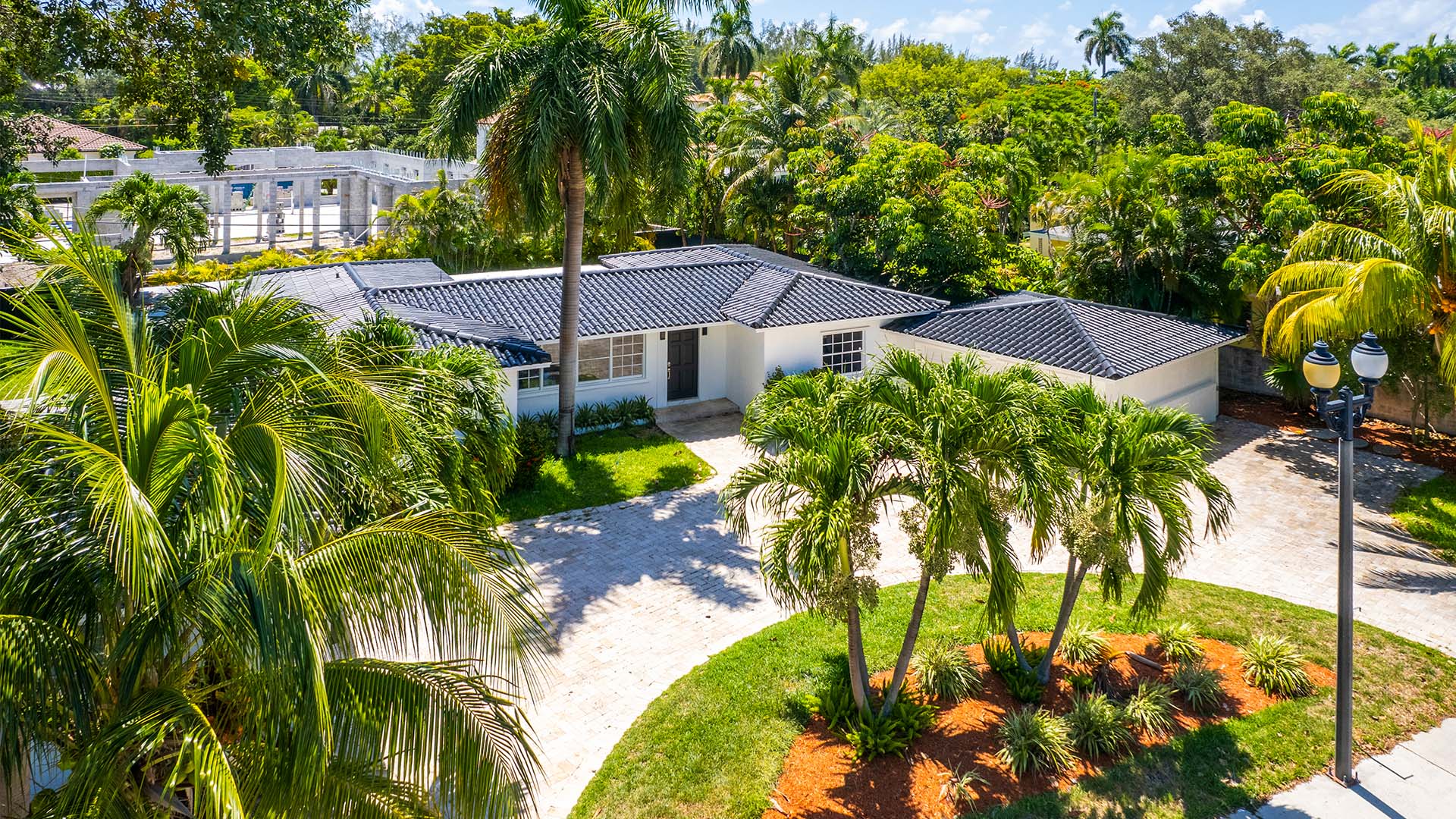 1308 Seabreeze Blvd thumbnail 2