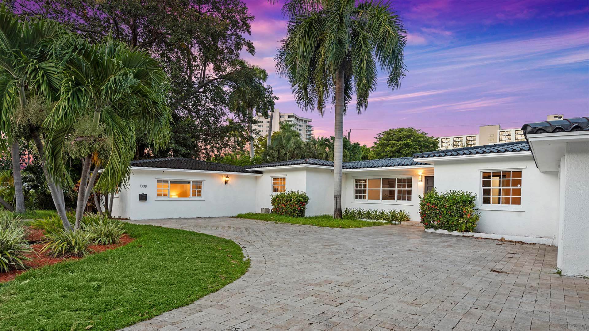 1308 Seabreeze Blvd