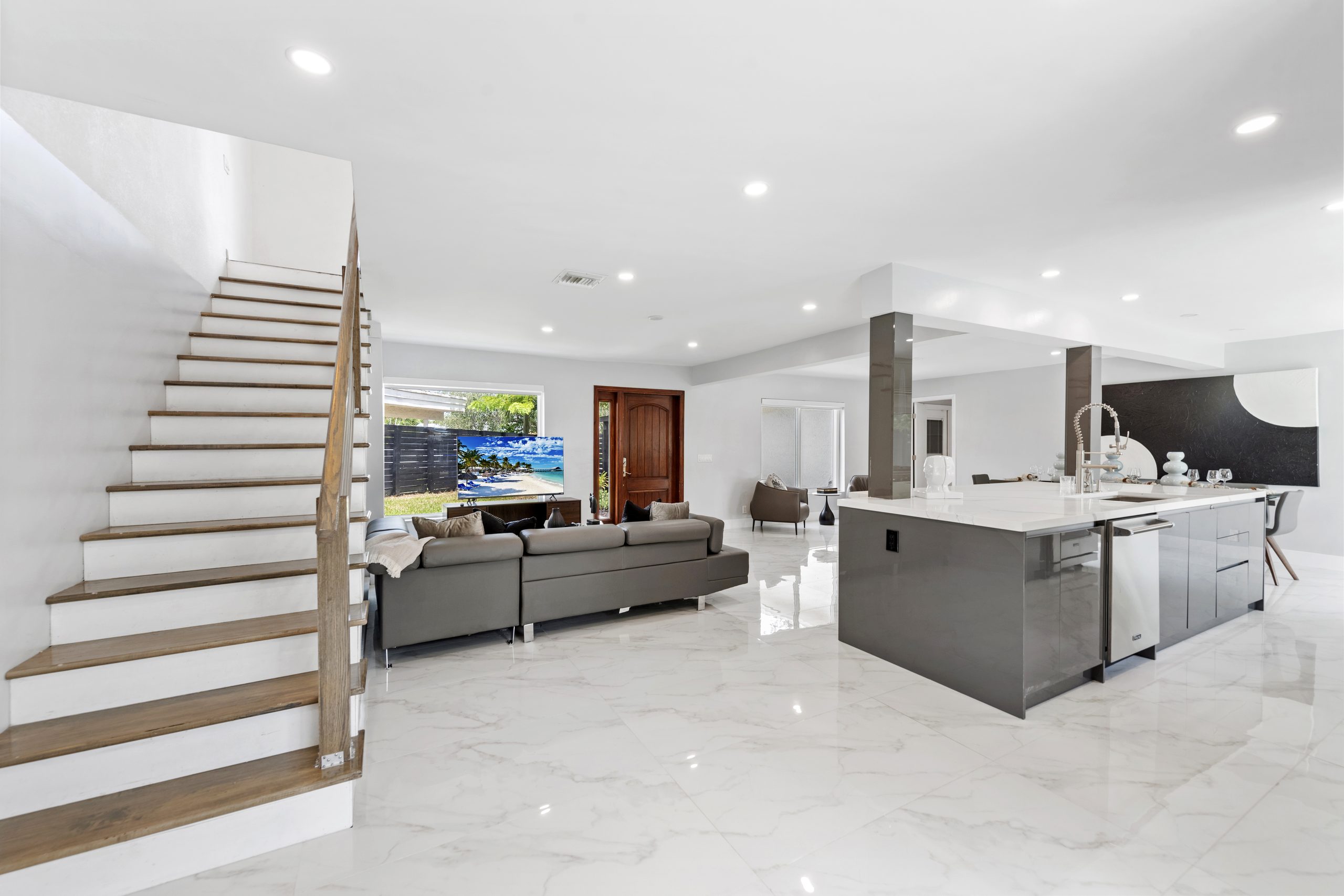 1617 SW 17th Ave thumbnail 4